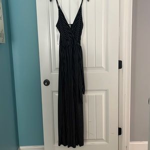 Black/white spaghetti strap jumper